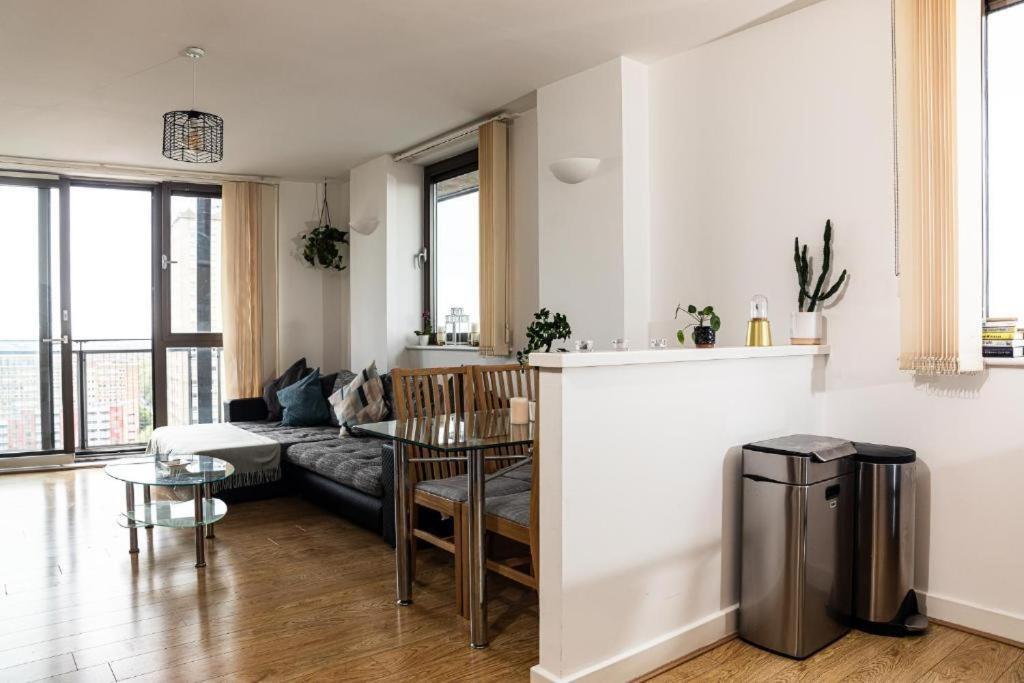 Whitechapel Two Bedroom Luxury Apartment - Free Private Parking - City Views London Exterior foto